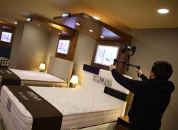 Video Çekimi & Kameraman Temini kamera cekimi kameraman temini 10 İzmir Organizasyon Kameraman temini ile açılış organizasyonu, bayi toplantısı organizasyonu, festival ve şenlik organizasyonları, personel geceleri, piknik organizasyonu, temel atma töreni organizasyonu, kongre, toplantı, kuruluş, yıl dönümü organizasyonu, düğün organizasyonu, sünnet organizasyonu, bayram, yılbaşı ve özel gecelerde yaşanan o kıymetli anları video çekimleriyle kaydederek bu anları ölümsüzleştiriyoruz. Özel günlerinizin en keyifli şekilde yaşanması kadar, o anların belgelenmesi de önemlidir. Ayrıca çekilen bu görüntülerin sosyal medyada paylaşılması firmanızın reklam çalışmaları açısından fazlasıyla önem arz eder. İzmir Organizasyon video kamera çekimi konusunda deneyimli ve profesyonel bir ekibe ve ekipmanlara sahiptir. Organizasyona bağlı olarak çekimi yapacak kişi sayısı ve ayrıca o işi en iyi yansıtacak ekipmanlar da değişkenlik gösterir. Video çekiminde kullandığımız ekipmanlar için piknikorganizasyonu.com.tr adresli web sitemizi ziyaret edebilir kameraman kiralama hizmeti için İzmir Organizasyon müşteri temsilcimize ulaşabilirsiniz. Kamera Çekimi ve Kameraman Temini İzmir