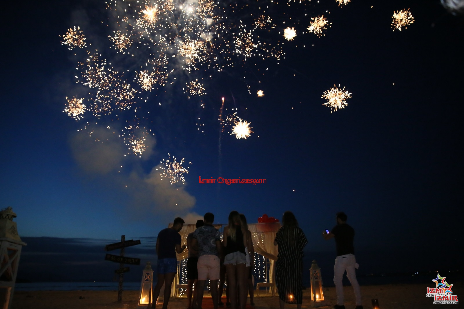 Karahallı Havai Fişek Gösterisi Karahallı Yer Volkanı Karahallı Işıklı Uçan Balon Servisi İzmir Organizasyon