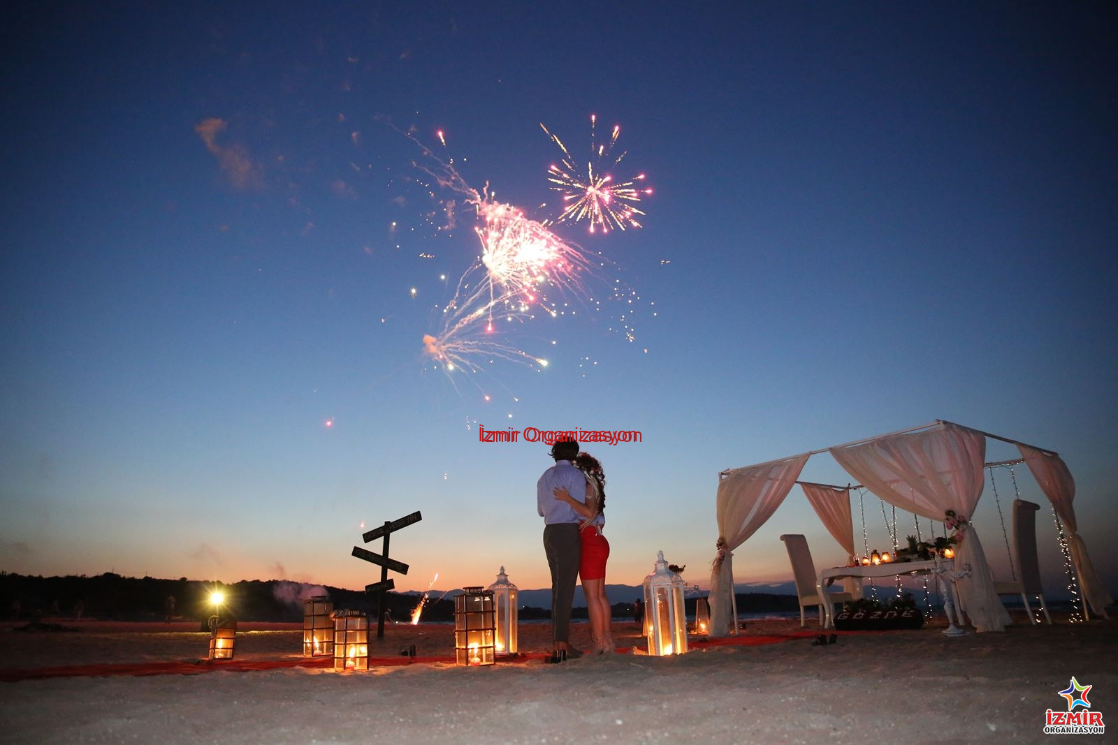 Havai Fişek Gösterisi Eşliğinde Evlilik Teklifi Organizasyonu Çeşme