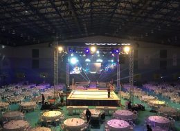 Led Ekran Kiralama led ekran kiralama izmir organizasyon İzmir Organizasyon Led ekran kiralama hizmetiyle, İzmir Organizasyon konser, tiyatro, açılış organizasyonu, temel atma töreni, ramazan etkinlikleri, stand-up gösterileri, yarışmalar, ürün/marka tanıtımları, maç gösterimleri, yılbaşı kutlamaları, reklam gösterimleri gibi organizasyonlarınızda en küçükten en büyük boyuta kadar yüksek kalitede led ekran kurulumu hizmeti sağlıyoruz. İzmir Organizasyon, Türkiye’nin her noktasına, 15 yıllık tecrübesi ile sizlere profesyonel ekip ve ekipmanlar aracılığıyla hizmet vermektedir. Led ekranların özellikleri ve boyutu değişiklik göstereceğinden kiralamak istediğiniz alanın genişliğine ve büyüklüğüne dikkat edilmelidir. Led ekranlar yüksek ışık kalitesine sahip olduğundan firmamız tarafından da sık sık talep görüyor. Led ekranlar, düğün organizasyonları, nişan organizasyonları, ramazan etkinlikleri gibi organizasyonlar da bilgisayar, kamera gibi cihazlar aracılığı ile video çekimi yapılan alanın ya da kullanılacak görsellerin yüksek kalite ile ekrana yansıtılmasını sağlar. Kullandığınız led ekranlar organizasyon konseptinize, kişi sayısına göre farklı boyutlarda tercih edilebilir. Sadece led ekran kiralaması hizmeti değil, nakliye ve kurulum da İzmir Organizasyon profesyonel ekibi tarafından gerçekleştiriliyor. Sahne ve Led Ekran Kiralama İzmir