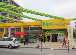 Mağazaların Promosyon Dönemlerinde Balon Süsleme magazalarin promosyon donemlerinde balon susleme izmir organizasyon22 İzmir Organizasyon Mağazaların promosyon dönemlerinde balon süsleme ve diğer hizmetlerle İzmir Organizasyon firması olarak ilgi çekici aktivitelere yer veriyoruz. Büyük çaplı veya küçük çaplı fark etmeksizin, mağazaların çeşitli özel günler ve promosyon günlerinde halkın dikkatini çekmek için yaptığı birçok aktivite mevcut. Gerçekleştirdiğimiz birçok organizasyon ve verdiğimiz onca hizmet arasında balon süsleme de çok talep edilen hizmetlerimiz arasında. İzmir Organizasyon’un bünyesinde barındırdığı başarılı ve bir o kadar da yetenekli ekibi, profesyonel olarak organizasyonları planlıyor; yetenekli eller ve yaratıcı zekaları ile talep edilen hizmetleri başarı ile gerçekleştiriyor. Sürekli araştırma, geliştirme içerisinde olup yepyeni hizmetler ve hazır organizasyon paketleri oluşturarak yüzde yüz müşteri memnuniyetini hedefliyor. Balon süsleme hizmeti; organizasyonlarda mekanı güzelleştirmenin yanında canlı renkleri ve muntazam dizilişleri ile göz kamaştırıyor ve asıl hedefimiz olan mekana ilgi çekmeyi başarıyor. Sadece açılış organizasyonları ve çeşitli etkinliklerde değil, özel günler ve mağazaların promosyon günleri ayrıca mağaza açılış yıl dönümlerinde mekanı renklendiriyorlar. Açılış Organizasyonu Benzeri Yıl Dönümü Kutlamaları Balon Süsleme İzmir