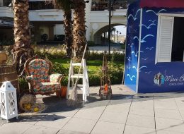 Mavibahçe AVM'de Sonbahar Etkinlikleri Ve Helloween mavibahcede sonbahar etkinlikleri 21 İzmir Organizasyon Güneşin yaz tazesi ışıklarının yerini kış kaçkını ışınlara bırakma sürecidir sonbahar. Doğanın içinde son enerji kırıntılarını alevden bir katmanla üstüne çekip hafif hafif yanlamaya başladığı zamandır. Haberler bitsin, bir çay koyacaktır. Göçmen kuşlar ötekinin kanat seslerinin rüzgarlarında güneye yönelmişken, eve giren kestane kokusudur. Dur şu dizi bitsin de kalkıp yerine yatacaktır. Sonbahar her taşın altında, her kuşun kanadında, her akşam rüzgarında aranan özlenen beklenen bir hayal tortusudur. Bir de her AVM'si ayrı güzeldir İzmir’imiz. Mavibahçe AVM'de Sonbahar etkinlikleri ve Helloween, yepyeni bir hafta sonunda İzmir Organizasyon şirketimiz tarafından gerçekleştirildi. Avm etkinlikleri, açılış organizasyonu, açılış organizasyonu benzeri yıl dönümü etkinlikleri ve organizasyon alanında 2004 yılından beri hizmet veren İzmir Organizasyon şirketimiz İzmir, yakın çevresi ve Türkiye’nin dört bir noktasına ulaşmaktadır. %100 müşteri memnuniyeti ilkesiyle çalışan İzmir Organizasyon profesyonel ekibi ve kaliteli ekipmanlarıyla her daim yanı başınızda… Mavibahçe AVM'de Sonbahar etkinlikleri ve Helloween organizasyonu için devam eden görüşmelerimiz esnasında yer vereceğimiz hizmetleri detaylandırdık. Ekim ayının Kasım ayına uzanan hafta sonu düzenlenecek organizasyonda çocuklar ve yetişkinler için düzenlenecek ve keyifli aktiviteler gerçekleştirilecekti. Mavibahçe AVM'de Sonbahar Etkinlikleri Ve Helloween mavibahcede sonbahar etkinlikleri 21 İzmir Organizasyon