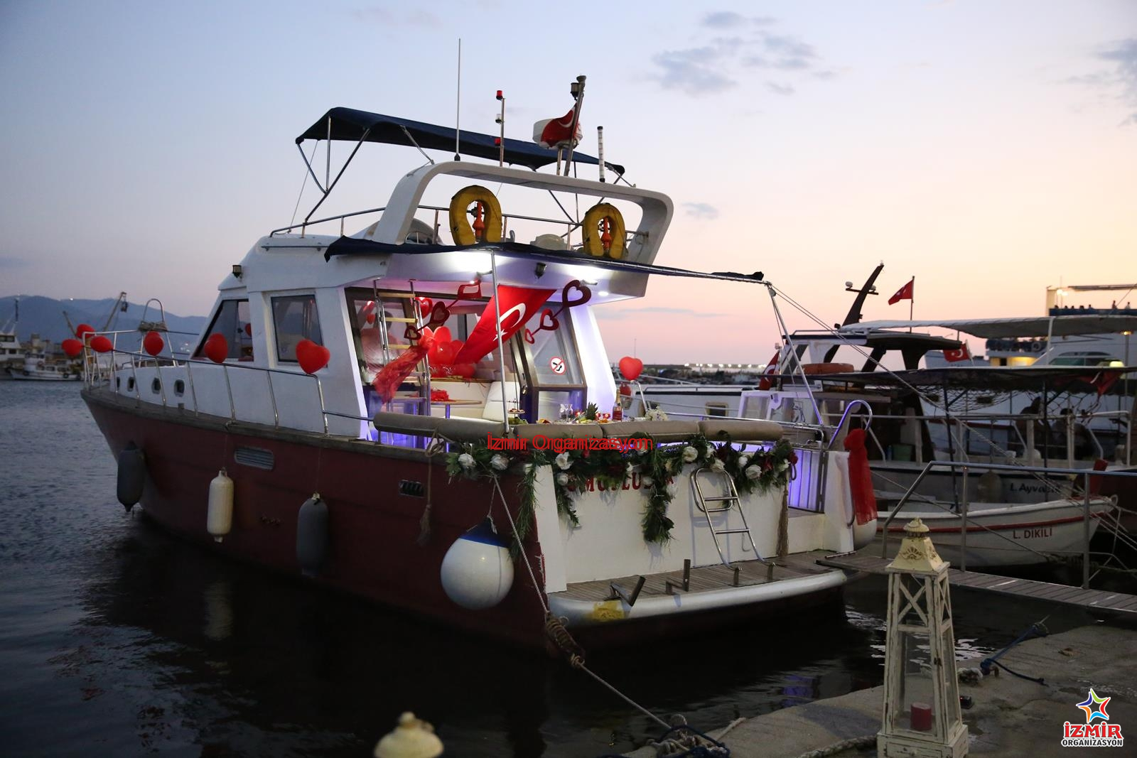 İzmir Teknede Evlenme Teklifi Organizasyonu