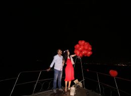 Mutluluk Teknesi’nde Havai Fişek Gösterisi ile Evlenme Teklifi Organizasyonu mutluluk teknesinde havai fisek gosterisi ile evlenme teklifi organizasyonu İzmir Organizasyon