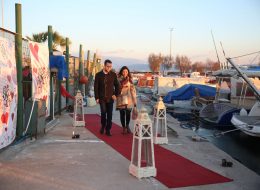 On-board Marriage Bid Organization on board marriage bid organization 10 İzmir Organizasyon After deciding to crown the ties with her girlfriend Zeynep, Miss Zeynep wanted to organize a marriage proposal organization that she could not forget, and communicated with us for this. Mr Caner , who wants to prepare a surprise that will last for years, made a presentation with photographs and video images of our beautiful marriage proposal organizations that we have done before. Mr.Caner said that he wanted the marriage proposal organization to be as romantic as he wanted it to be, and extraordinary and unforgettable. We strengthened our presentations in the direction of this statement, and because of Caner gender sea passion, Zeynep believed that she wanted to marry the lady on the boat. We started to shape the details of the marriage proposal organization. While the surprise marriage proposal that will start in the sunset was shaping the organization, Miss Zeynep was supposed to be news from everything. For Mr. Caner, there was just the excitement waiting for the day that the proposal was to take place, and we started to work on all the details. On-board Marriage Bid Organization on board marriage bid organization 10 İzmir Organizasyon