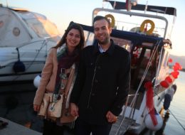 On-board Marriage Bid Organization on board marriage bid organization 14 İzmir Organizasyon After deciding to crown the ties with her girlfriend Zeynep, Miss Zeynep wanted to organize a marriage proposal organization that she could not forget, and communicated with us for this. Mr Caner , who wants to prepare a surprise that will last for years, made a presentation with photographs and video images of our beautiful marriage proposal organizations that we have done before. Mr.Caner said that he wanted the marriage proposal organization to be as romantic as he wanted it to be, and extraordinary and unforgettable. We strengthened our presentations in the direction of this statement, and because of Caner gender sea passion, Zeynep believed that she wanted to marry the lady on the boat. We started to shape the details of the marriage proposal organization. While the surprise marriage proposal that will start in the sunset was shaping the organization, Miss Zeynep was supposed to be news from everything. For Mr. Caner, there was just the excitement waiting for the day that the proposal was to take place, and we started to work on all the details. On-board Marriage Bid Organization on board marriage bid organization 14 İzmir Organizasyon