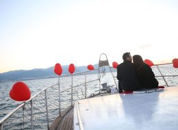 On-board Marriage Bid Organization on board marriage bid organization 4 İzmir Organizasyon After deciding to crown the ties with her girlfriend Zeynep, Miss Zeynep wanted to organize a marriage proposal organization that she could not forget, and communicated with us for this. Mr Caner , who wants to prepare a surprise that will last for years, made a presentation with photographs and video images of our beautiful marriage proposal organizations that we have done before. Mr.Caner said that he wanted the marriage proposal organization to be as romantic as he wanted it to be, and extraordinary and unforgettable. We strengthened our presentations in the direction of this statement, and because of Caner gender sea passion, Zeynep believed that she wanted to marry the lady on the boat. We started to shape the details of the marriage proposal organization. While the surprise marriage proposal that will start in the sunset was shaping the organization, Miss Zeynep was supposed to be news from everything. For Mr. Caner, there was just the excitement waiting for the day that the proposal was to take place, and we started to work on all the details. On-board Marriage Bid Organization on board marriage bid organization 4 İzmir Organizasyon