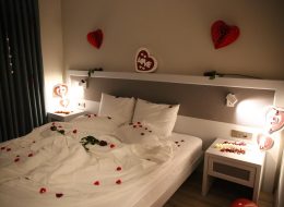 Otel Odası Süsleme Evlilik Teklifi Organizasyonu