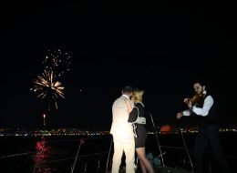 Keman ve Havai Fişek Eşliğinde Teknede Evlilik Teklifi Organizasyonu