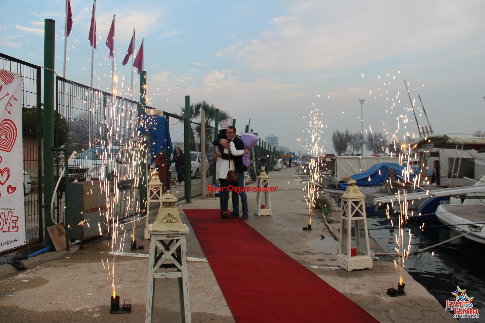 Pazarlar Havai Fişek Gösterisi Pazarlar Yer Volkanı Pazarlar Işıklı Uçan Balon Hizmeti İzmir Organizasyon Pazarlar Havai Fişek Gösterisi Pazarlar Yer Volkanı Pazarlar Işıklı Uçan Balon Hizmeti İzmir Organizasyon