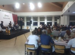 Petkim Ramazan Etkinliği petkim ramazan etkinligi 2 İzmir Organizasyon Petkim Ramazan etkinliği ile İzmir Organizasyon firmamız Petkim firmasının çalışanları için özel bir akşam düzenledi. Ramazan etkinlikleri ve iftar organizasyonlarında İzmir Organizasyon firmamız yıllardır hizmet vermektedir. Farklı etkinlikler ve hizmetler ile Ramazan etkinlikleri dolu dolu geçmekte ve keyifli anlar yaşanmaktadır. Petkim Ramazan etkinliği için tedarikçi İzmir Organizasyon firmamıza ulaştığında organizasyon sorumlumuz neler yapılabileceğini detaylı olarak anlattı. Hacivat-Karagöz gösterisi, masa ve sandalye kiralama, sahne gösterileri, aşuk ile maşuk gösterisi, dans gösterileri ve animasyon ekipleri kiralama hizmetlerinden bahsettik. Organizasyon süresince keyifli bir atmosfer yaratmalı ve muhteşem bir organizasyona imza atmalıydık. Petkim Ramazan etkinliğine aracı olan tedarikçi ile yaptığımız görüşmeler sonrasında detayları belirlediğimizde ise Petkim Ramazan etkinliği ve iftar organizasyonu için hazırlıklarımıza başlayarak ekibimizi oluşturduk. Organizasyon günü gelip çattığında ekipmanlarımızı tamamlayarak organizasyon saatinden önce yola çıktık. Organizasyon alanına ulaştığımızda akşam için hazırlıklarımızı tamamladık ve provalarımızı gerçekleştirdik. Tüm hazırlıkları bitirdiğimizde organizasyonun başlamasına kısa bir süre kalmıştı. Petkim Ramazan Etkinliğinde Müzik Grubu ile Eğlenceli Anlar