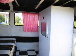 Photobus Kiralama photobus kiralama 13 İzmir Organizasyon Photobus kiralama hizmetiyle organizasyonlarınıza renk katmaya ne dersiniz? Düğün organizasyonu, piknik organizasyonu ve aile günü etkinlikleri, doğum günü organizasyonu, kurumsal organizasyonlar, şirket içi eğlence organizasyonları, özel parti etkinlikleri ve daha pek çok organizasyonda yer verebileceğiniz photobus ile farklı temalar ve konseptleri sizlerle buluşturuyoruz. Vintage temalı, sonbahar konseptli ya da yaza yakışan rengarenk materyallerle fotoğraflarınıza eğlence katıyoruz. Çekilen fotoğraflarınızı istediğiniz sayıda çoğaltıyor ve sizlere unutulmayacak hatıralar bırakıyoruz. Gösterişli gözlükler, komik şapkalar, peruklar ve farklı aksesuarlarla sizleri eğlenceli hallere sokuyoruz. Belirttiğimiz aksesuarlar dışında temaya uygun materyallerle farklı çalışmalar ortaya çıkarıyoruz. Çekildiğiniz fotoğrafları dakikalar sonrasında size istediğiniz sayıda hazırlıyor ve teslim ediyoruz. Organizasyonlarınızın temasına göre fotoğraf kartlarında kullanacağımız baskı tasarımlarını özel olarak hazırlıyor ve kurumsal kimliğinizi yansıtan logolarınıza fotoğraf kartlarının uygun noktasında yer veriyoruz. 15 yılı aşkın organizasyon deneyimi ve %100 müşteri memnuniyeti ilkesiyle sektörün öncü firmalarından biri olmayı başaran İzmir Organizasyon şirketimize ulaşarak photobus kiralama hizmeti hakkında bilgi alabilirsiniz. Photobus Kiralama