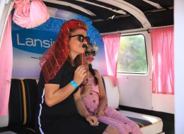 Photobus Kiralama photobus kiralama 9 İzmir Organizasyon Photobus kiralama hizmetiyle organizasyonlarınıza renk katmaya ne dersiniz? Düğün organizasyonu, piknik organizasyonu ve aile günü etkinlikleri, doğum günü organizasyonu, kurumsal organizasyonlar, şirket içi eğlence organizasyonları, özel parti etkinlikleri ve daha pek çok organizasyonda yer verebileceğiniz photobus ile farklı temalar ve konseptleri sizlerle buluşturuyoruz. Vintage temalı, sonbahar konseptli ya da yaza yakışan rengarenk materyallerle fotoğraflarınıza eğlence katıyoruz. Çekilen fotoğraflarınızı istediğiniz sayıda çoğaltıyor ve sizlere unutulmayacak hatıralar bırakıyoruz. Gösterişli gözlükler, komik şapkalar, peruklar ve farklı aksesuarlarla sizleri eğlenceli hallere sokuyoruz. Belirttiğimiz aksesuarlar dışında temaya uygun materyallerle farklı çalışmalar ortaya çıkarıyoruz. Çekildiğiniz fotoğrafları dakikalar sonrasında size istediğiniz sayıda hazırlıyor ve teslim ediyoruz. Organizasyonlarınızın temasına göre fotoğraf kartlarında kullanacağımız baskı tasarımlarını özel olarak hazırlıyor ve kurumsal kimliğinizi yansıtan logolarınıza fotoğraf kartlarının uygun noktasında yer veriyoruz. 15 yılı aşkın organizasyon deneyimi ve %100 müşteri memnuniyeti ilkesiyle sektörün öncü firmalarından biri olmayı başaran İzmir Organizasyon şirketimize ulaşarak photobus kiralama hizmeti hakkında bilgi alabilirsiniz. İzmir Photo Boot Kiralama