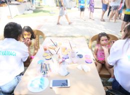 Piknik Organizasyonu piknik organizasyonu 9 İzmir Organizasyon Piknik organizasyonu, okulların, kurumların, kuruluşların ve firmaların çalışan ya da öğrenci motivasyonlarını artırmak ve adaptasyonlarını sağlamak amacıyla düzenledikleri pikniklerin, profesyonel bir organizasyon sürecine dönüştürülmesidir. Aynı zamanda, kurumların aileleriyle ortak bir etkinlik yaparak kaynaşmalarını sağlamak ve sosyal etkileşimi artırmak için de tercih edilmektedir. Özellikle bahar ve sonbahar aylarında düzenlenen piknik organizasyonları, doğanın sunduğu ferahlıkla birleşerek unutulmaz anlar yaratmaktadır. Yüz Boyama İzmir