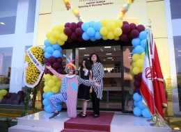 Reklamlı Full Konsept Açılış Organizasyonları reklamli full konsept acilis organizasyonlari 22 İzmir Organizasyon Reklamlı full konsept açılış organizasyonları ile büyük ölçekli firma, mağaza, okul, şirket, AVM açılışlarınız için profesyonel ekip ve kaliteli ekipmanlarımızla organizasyonlarınızı gerçekleştiriyoruz. A’dan Z’ye açılış için gerekli olabilecek tüm hizmetleri,İzmir Organizasyon firması olarak veriyoruz. İzmir ve yakın çevresinde, Ege Bölgesinde ve tüm Türkiye’de, profesyonel ve büyük çaplı açılış organizasyonları düzenliyoruz. İzmir Organizasyon bugüne kadar birçok açılış organizasyonuna öncülük etmiş ve etmeye devam etmektedir. Açılış organizasyonlarınızı ilgi çekici kılmak adına çalışıyor ve İzmir Organizasyon firmamızdan talep ettiğiniz tüm hizmetleri sizlere ulaştırıyoruz. Organizasyonun planlamasından, organizasyonun yönetimine kadar tüm detayları oluşturarak profesyonel ekibimizi açılış organizasyonlarınıza yönlendiriyoruz. Reklamlı full konsetp açılış organizasyonları için İzmir Organizasyon müşteri temsilcimize ulaşarak detaylı bilgi alabilirsiniz. Palyaço Kiralama İzmir