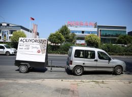 Reklamlı Full Konsept Açılış Organizasyonları reklamli full konsept acilis organizasyonlari 24 İzmir Organizasyon Reklamlı full konsept açılış organizasyonları ile büyük ölçekli firma, mağaza, okul, şirket, AVM açılışlarınız için profesyonel ekip ve kaliteli ekipmanlarımızla organizasyonlarınızı gerçekleştiriyoruz. A’dan Z’ye açılış için gerekli olabilecek tüm hizmetleri,İzmir Organizasyon firması olarak veriyoruz. İzmir ve yakın çevresinde, Ege Bölgesinde ve tüm Türkiye’de, profesyonel ve büyük çaplı açılış organizasyonları düzenliyoruz. İzmir Organizasyon bugüne kadar birçok açılış organizasyonuna öncülük etmiş ve etmeye devam etmektedir. Açılış organizasyonlarınızı ilgi çekici kılmak adına çalışıyor ve İzmir Organizasyon firmamızdan talep ettiğiniz tüm hizmetleri sizlere ulaştırıyoruz. Organizasyonun planlamasından, organizasyonun yönetimine kadar tüm detayları oluşturarak profesyonel ekibimizi açılış organizasyonlarınıza yönlendiriyoruz. Reklamlı full konsetp açılış organizasyonları için İzmir Organizasyon müşteri temsilcimize ulaşarak detaylı bilgi alabilirsiniz. Sesli Anons Aracı ve Reklam Römorkları Kiralama İzmir