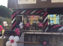 Rujj Kuaför 8 Mart Dünya Kadınlar Günü Balon Süsleme rujj kuafor 8 mart dunya kadinlar gunu balon susleme 3 İzmir Organizasyon Rujj Kuaför 8 Mart Dünya Kadınlar Günü balon süsleme ile, İzmir Organizasyon şirketimiz 8 Mart Dünya Kadınlar Günü’nde de çalışmalarına devam etti. Yılların getirdiği tecrübe ve birikimle birlikte, bugüne kadar sayısız organizasyona ve hizmete ev sahipliği yapan şirketimiz, Türkiye’nin dört bir noktasına ulaşmaktadır. Doğum günü organizasyonu, evlilik teklifi organizasyonu, özel gün ve etkinliklerde her daim hizmet veren şirketimiz bu kez de Rujj Kuaför & Güzellik Salonunda, Kadınlar Gününe özel talep edilen balon süsleme için çalışmalarına start verdi. Rujj Kuaför 8 Mart Dünya Kadınlar Günü Balon Süsleme rujj kuafor 8 mart dunya kadinlar gunu balon susleme 3 İzmir Organizasyon