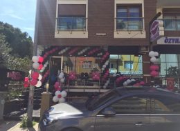 Rujj Kuaför 8 Mart Dünya Kadınlar Günü Balon Süsleme rujj kuafor 8 mart dunya kadinlar gunu balon susleme 7 İzmir Organizasyon Rujj Kuaför 8 Mart Dünya Kadınlar Günü balon süsleme ile, İzmir Organizasyon şirketimiz 8 Mart Dünya Kadınlar Günü’nde de çalışmalarına devam etti. Yılların getirdiği tecrübe ve birikimle birlikte, bugüne kadar sayısız organizasyona ve hizmete ev sahipliği yapan şirketimiz, Türkiye’nin dört bir noktasına ulaşmaktadır. Doğum günü organizasyonu, evlilik teklifi organizasyonu, özel gün ve etkinliklerde her daim hizmet veren şirketimiz bu kez de Rujj Kuaför & Güzellik Salonunda, Kadınlar Gününe özel talep edilen balon süsleme için çalışmalarına start verdi. Rujj Kuaför 8 Mart Dünya Kadınlar Günü Balon Süsleme rujj kuafor 8 mart dunya kadinlar gunu balon susleme 7 İzmir Organizasyon