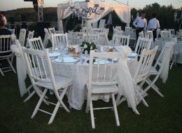 Sandalye Kiralama sandalye kiralama 7 İzmir Organizasyon Her türlü açılış organizasyonu, kokteyl etkinlikleri, düğün organizasyonu, nişan organizasyonu, nikah organizasyonu, mezuniyet törenleri, okul etkinlikleri, bayi toplantıları, festivaller, belediye etkinlikleri vb etkinliklerde sandalye ihtiyacınızı karşılıyoruz. Sandalyelerimiz kullanılacak organizasyona ve konsepte göre değişkenlik gösterir. Buna istinaden sandalyelerin hangi organizasyonda ya da etkinlikte kullanılacağı ilk olarak belirlenmelidir. Sandalye modeline karar verdikten sonra ise organizasyona katılacak kişi sayısına göre sayı sınırlaması olmaksızın İzmir Organizasyon firmamız sizlere sandalye hizmeti sağlıyor. Ayrıca sandalye kiralama hizmetinin yanı sıra sandalyelerin nakliyesi ve alana kurulumu da firmamız tarafından yapılmaktadır. Düzenleyeceğiniz organizasyon ya da etkinliğe göre sandalye süsleme hizmetini de sizlere sunuyoruz. Örneğin gerçekleştireceğiniz düğün ya da nikah organizasyonlarınız da lake sandalye, napolyon sandalye ya da plastik sandalye kiralayabilirsiniz. Kiraladığınız sandalye modeline göre kumaş ya da tül süsleme servisimizden yararlanarak organizasyon alanında daha şık bir atmosfer yakalayabilirsiniz. Farklı malzemelerden, farklı kumaş ve renkte bir çok ürünümüz vardır. Dilediğiniz tül ve kumaş süsleme servisimizi tercih edebilirsiniz. Bayi toplantıları ya da tören organizasyonlarınız için ise hilton sandalye modelini istediğiniz renk ve sayıda tercih edebilirsiniz. Ayrıca planladığınız organizasyon ve etkinliklerinizde sadece sandalye kiralama hizmeti değil daha birçok olanağı sizlere sunuyoruz. Organizasyonlarınız da kullanabileceğiniz farklı masa modelleri, protokol sehpaları, balon süsleme servisi, çadır ve gölgelik temini, personel hizmeti, catering servisi gibi hizmetlerimiz İzmir Organizasyon'un profesyonel ekibi tarafından sizlere sunuluyor. İzmir Beyaz Lake Sandalye Kiralama