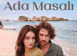 Sevilen Dizi Ada Masalı’na” İzmir Organizasyon” İmzası sevilen dizi ada masalina izmir organizasyon imzasi 2 İzmir Organizasyon İzmir Organizasyon; üzerinde günlerce kalabalık ekiplerin çalıştığı filmlerin, dizilerin, dekor bakışı bu kez 2021 yaz sezonunda sevilen dizi Ada Masalı’na vurguda bulunuyor. Sevilen Dizi Ada Masalı’na” İzmir Organizasyon” İmzası sevilen dizi ada masalina izmir organizasyon imzasi 2 İzmir Organizasyon