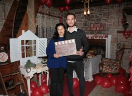 Şömine Başında Evlenme Teklifi Organizasyonu Paketi somine basinda evlenme teklifi organizasyonu paketi 11 İzmir Organizasyon Şömine başında evlenme teklifi organizasyonu ile sizler için kış mevsiminin en romantik ve sıcacık evlenme teklifi organizasyonu paketini oluşturduk. Sevdiğinizle baş başa, şömine başında, fonda en sevdiğiniz o romantik şarkı ve şöminedeki çıtırtı sesi eşliğinde şarabınızı yudumlayabilir ayrıca romantik bir akşam yemeği yiyebilirsiniz. Üstelik İzmir Organizasyon olarak, şömine başında evlenme teklifi organizasyonu için 2 seçenek sunuyoruz sizlere. Şömine başında evlilik teklifi organizasyonu için ilk teklifimiz şömine başında romantik bir akşam yemeği. Sevdiğiniz kadını bir bahane ile belirlediğimiz konuma getirebilir, romantik bir akşam yemeği sırasından ona sürpriz yapabilirsiniz. Bir diğer seçeneğimiz ise şömineli bir evde yeşillikler içinde akşam yemeği ve konaklama dahil birçok şey. Sevdiğiniz kadına dışarıda yemek yemek istediğinizi söyleyerek onu belirlediğimiz noktaya getirebilirsiniz. Bu sırada İzmir Organizasyon firmamızın profesyonel çalışanları sizin için tüm hazırlıkları tamamlamış alanda gelmenizi bekliyor olacak. Sizlere ise bu güzel anın tadını çıkarmak ve romantik bir akşam geçirmek kalıyor. Şömine Başında Evlenme Teklifi Organizasyonu Paketi somine basinda evlenme teklifi organizasyonu paketi 11 İzmir Organizasyon