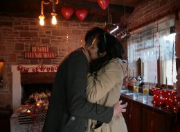 Şömine Başında Evlenme Teklifi Organizasyonu Paketi somine basinda evlenme teklifi organizasyonu paketi 6 İzmir Organizasyon Şömine başında evlenme teklifi organizasyonu ile sizler için kış mevsiminin en romantik ve sıcacık evlenme teklifi organizasyonu paketini oluşturduk. Sevdiğinizle baş başa, şömine başında, fonda en sevdiğiniz o romantik şarkı ve şöminedeki çıtırtı sesi eşliğinde şarabınızı yudumlayabilir ayrıca romantik bir akşam yemeği yiyebilirsiniz. Üstelik İzmir Organizasyon olarak, şömine başında evlenme teklifi organizasyonu için 2 seçenek sunuyoruz sizlere. Şömine başında evlilik teklifi organizasyonu için ilk teklifimiz şömine başında romantik bir akşam yemeği. Sevdiğiniz kadını bir bahane ile belirlediğimiz konuma getirebilir, romantik bir akşam yemeği sırasından ona sürpriz yapabilirsiniz. Bir diğer seçeneğimiz ise şömineli bir evde yeşillikler içinde akşam yemeği ve konaklama dahil birçok şey. Sevdiğiniz kadına dışarıda yemek yemek istediğinizi söyleyerek onu belirlediğimiz noktaya getirebilirsiniz. Bu sırada İzmir Organizasyon firmamızın profesyonel çalışanları sizin için tüm hazırlıkları tamamlamış alanda gelmenizi bekliyor olacak. Sizlere ise bu güzel anın tadını çıkarmak ve romantik bir akşam geçirmek kalıyor. Şömine Başında Evlenme Teklifi Organizasyonu Paketi somine basinda evlenme teklifi organizasyonu paketi 6 İzmir Organizasyon