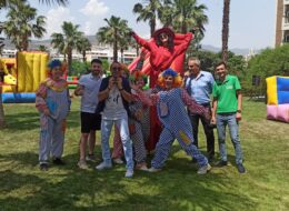 Soyak Yaza Merhaba Çocuk Şenliği Organizasyonu soyak yaza merhaba cocuk senligi organizasyonu 2 İzmir Organizasyon Soyak Yaza Merhaba Çocuk Şenliği Organizasyonu Karşıyaka Mavişehir’de eğlenceli bir şekilde İzmir Organizasyon firmamız tarafından gerçekleştirildi. Soyak Yaza Merhaba Çocuk Şenliği Organizasyonu soyak yaza merhaba cocuk senligi organizasyonu 2 İzmir Organizasyon