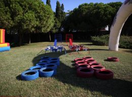 Survivor Parkuru Kiralama survivor parkuru kiralama İzmir Organizasyon Survivor parkuru kiralama hizmetiyle İzmir Organizasyon eğlenceli ve bir o kadar da sıra dışı anlara imza atıyor. Doğum günü organizasyonu, piknik organizasyonu, şenlik organizasyonu ve organizasyon alanında 15 yılı aşkın süredir hizmet veren ve vermeye devam eden İzmir Organizasyon firmamız Türkiye'nin öncü organizasyon firmalarından biridir. İzmir, Ege Bölgesi ve Türkiye'nin dört bir noktasında hizmet veren İzmir Organizasyon, survivor parkuru kiralama hizmetiyle organizasyonlarınızı renklendiriyor ve sivil animatörlerle eğlenceli hale getiriyor. Survivor oyununa başlamak için yarışmacılar belirleniyor ve takımlar oluşturuluyor. 'Survivor' hayatta kalma oyunu zorlu, ancak bir o kadar da keyif alacağınız mekanik ve elektronik oyun parkurlarından biridir. Doğum günü organizasyonu, festival ve şenlik organizasyonu, piknik organizasyonu, temalı parti organizasyonu gibi organizasyonlarınızda survivor parkuru kiralama hizmetimizi tercih edebilirsiniz. Her yaş grubuna hitap eden survivor oyun parkuru ile ilgili ayrıntılı bilgi almak için İzmir Organizasyon müşteri temsilcimize ulaşabilir ya da sismeoyuncak.com sitemizi ziyaret edebilirsiniz. Şirket Piknik Organizasyonu Survivor Oyun Parkuru Kiralama İzmir