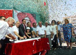 Temel Atma Töreni Butonu Kiralama temel atma toreni butonu kiralama 5 İzmir Organizasyon Temel atma butonu kiralama, temel atma töreni organizasyonlarında İzmir Organizasyon şirketimizden talep edebileceğiniz hizmetlerdendir. Temel atma töreni organizasyonu, alışveriş merkezi, belediye binaları gibi yapıların inşasına başlanması ve bu anların törenle kutlanması etkinlikleridir. Projenin başlangıcını duyurmak için gerçekleştirilen temel atma töreni organizasyonları, ekibimiz tarafından titizlikle planlanmaktadır. Temel atma töreni organizasyonlarında, İzmir Organizasyon şirketimiz A'dan Z'ye ihtiyacınız olan tüm hizmetleri sizlere sunmaktadır. 15 yılı aşkın süredir organizasyon sektöründe hizmet veren İzmir Organizasyon firmamız, İzmir başta olmak üzere, yakın çevresi ve Türkiye'nin dört bir noktasına ulaşmaktadır. %100 müşteri memnuniyeti odaklı çalışan firmamız, günümüze kadar, gerek kurumsal gerekse özel şirketlerin temel atma töreni organizasyonlarına ev sahipliği yapmıştır. Temel atma töreni organizasyonlarının olmazsa olmazı temel atma töreni butonu kiralama hizmetini de İzmir Organizasyon firmamızdan talep edebilirsiniz. Organizasyonlarınızda ihtiyacınız olan tüm malzeme ve ekipmanları temin ediyor ve kurulumlarını profesyonel ekibimizle birlikte gerçekleştiriyoruz. Gazlı Konfeti Atımı