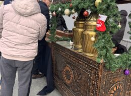 Tolon Makina İzmir Çiğli AOSB Fabrikası Bahçesinde Yılbaşı Partisi Organizasyonu tolon makina izmir cigli aosb fabrikasi bahcesinde yilbasi partisi organizasyonu 9 İzmir Organizasyon İzmir Organizasyon olarak, Tolon Makina İzmir Çiğli AOSB Fabrikası bahçesinde gerçekleştirilen yılbaşı partisi organizasyonunu tüm detaylarıyla başarıyla hayata geçirdik. Açık alanda, soğuk hava koşullarına rağmen yüksek enerjili ve keyifli bir yılbaşı atmosferi oluşturduğumuz bu özel etkinlik, hem görsel hem de eğlence anlamında katılımcılardan tam not aldı. Tolon Makina İzmir Çiğli AOSB Fabrikası Bahçesinde Yılbaşı Partisi Organizasyonu tolon makina izmir cigli aosb fabrikasi bahcesinde yilbasi partisi organizasyonu 9 İzmir Organizasyon