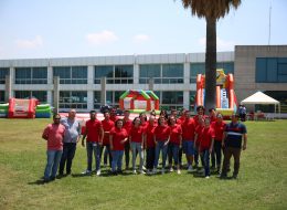 Tüpraş Aile Günü Etkinliği ve Şenlik Organizasyonu tupras aile gunu etkinligi ve senlik organizasyonu 14 İzmir Organizasyon Tüpraş aile günü etkinliği ve şenlik organizasyonu ile İzmir Organizasyon firmamız keyifli bir organizasyonda farklı hizmetlere yer verdi. Tüpraş aile günü etkinliği ve şenlik organizasyonu tedarikçi firması, İzmir Organizasyon firmamıza ulaşarak geniş katılımlı bir organizasyon gerçekleştirileceğini söyledi. Piknik organizasyonu, şenlik organizasyonu, aile günü etkinliği ve organizasyon alanında hizmet veren İzmir Organizasyon firmamız profesyonel ekibi ve kaliteli ekipmanları ile birçok organizasyona öncülük etmiştir. Türkiye'nin 4 farklı noktasında gerçekleştirilecek olan Tüpraş aile günü etkinliği ve şenlik organizasyonu ilk olarak İzmir'de düzenlendi. İzmir Organizasyon firmamız hem yetişkinlere hemde çocuklara yönelik birbirinden farklı ve eğlenceli şişme oyun parkurları temin etmek için hazırlıklara başladı. Şut becerisi, rodeo, sünger bob kaydırak, kedili kombo zıp zıp ve daha birçok şişme oyun parkuruna alanda yer verilmesi planlandı. Ayrıca oyun parkurlarında ve oyun anında eğlenceli sunumlar gerçekleştirmesi için profesyonel sunucu, çocuklarla vakit geçirecek palyaçolar, tahta bacak gösterisi ve daha pek çok hizmete de yer vermek üzere görüşmelerimizi yaptık tedarikçi firmayla. Aile Günü Etkinliği ve Şenlik Organizasyonu Genç ve Dinamik Ekibi İzmir