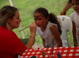 Tüpraş Aile Günü Etkinliği ve Şenlik Organizasyonu tupras aile gunu etkinligi ve senlik organizasyonu 16 İzmir Organizasyon Tüpraş aile günü etkinliği ve şenlik organizasyonu ile İzmir Organizasyon firmamız keyifli bir organizasyonda farklı hizmetlere yer verdi. Tüpraş aile günü etkinliği ve şenlik organizasyonu tedarikçi firması, İzmir Organizasyon firmamıza ulaşarak geniş katılımlı bir organizasyon gerçekleştirileceğini söyledi. Piknik organizasyonu, şenlik organizasyonu, aile günü etkinliği ve organizasyon alanında hizmet veren İzmir Organizasyon firmamız profesyonel ekibi ve kaliteli ekipmanları ile birçok organizasyona öncülük etmiştir. Türkiye'nin 4 farklı noktasında gerçekleştirilecek olan Tüpraş aile günü etkinliği ve şenlik organizasyonu ilk olarak İzmir'de düzenlendi. İzmir Organizasyon firmamız hem yetişkinlere hemde çocuklara yönelik birbirinden farklı ve eğlenceli şişme oyun parkurları temin etmek için hazırlıklara başladı. Şut becerisi, rodeo, sünger bob kaydırak, kedili kombo zıp zıp ve daha birçok şişme oyun parkuruna alanda yer verilmesi planlandı. Ayrıca oyun parkurlarında ve oyun anında eğlenceli sunumlar gerçekleştirmesi için profesyonel sunucu, çocuklarla vakit geçirecek palyaçolar, tahta bacak gösterisi ve daha pek çok hizmete de yer vermek üzere görüşmelerimizi yaptık tedarikçi firmayla. Yüz Boyama Etkinliği ve Kelebek Yüz Boyama İzmir