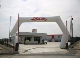 Turgutlu Teknopanel Açılış Organizasyonu turgutlu teknopanel acilis organizasyonu 8 İzmir Organizasyon Turgutlu Teknopanel açılış organizasyonu ile İzmir Organizasyon şirketimiz unutulmayacak ve gösterişli bir organizasyona imza attı. Şirketlerin ve kurumların hizmet vermeye başlayacağı ilk gün dikkat çekici ve ses getiren açılış organizasyonları düzenliyoruz. Profesyonel ekip ve kaliteli ekipmanlarımızın yanında, yaratıcı ve yenilikçi çözümlerimizle birlikte gerçekleştiriyoruz. Başta İzmir ve yakın çevresinde olmak üzere, Ege Bölgesi ve tüm Türkiye’de açılış organizasyonları planlıyor ve organize ediyoruz. İşletmenizin açılışını yapmak için, sizlere yardımcı olması ve daha kolay seçim yapabilmeniz açısından, açılış organizasyonu çeşitlerimizi inceleyebilirsiniz. Turgutlu Teknopanel açılış organizasyonu için İzmir Organizasyon şirketimize ulaşan tedarikçi firma ile uzun süre görüşmelerimiz devam etti. Organizasyon içerisinde yer vereceğimiz hizmetler oldukça ayrıntılıydı. Hem iç hem de dış mekanda yer vereceğimiz balon süsleme firmanın kurumsal renklerini yansıtacaktı. Yine organizasyon alanı içerisinde bistro masa, kokteyl ikramları, show bar, masa ve sandalye, ses sistemi gibi hizmetlere de yer vermeyi planladık. Turgutlu Teknopanel açılış organizasyon için tüm planlamaları hazırladıktan sonra İzmir Organizasyon ekibi olarak çalışmalarımıza başladık. Şişme Kapı Takı Kiralama