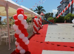 Türkiye Genelinde Açılış Organizasyonu Yaptığımız Firmalar turkiye genelinde acilis organizasyonu yaptigimiz firmalar 11 İzmir Organizasyon Türkiye genelinde açılış organizasyonu yaptığımız firmalar her gün sayısını artırmaktadır. İzmir Organizasyon firması olarak, 2004 yılından bu yana İzmir başta olmak üzere, İzmir ve yakın çevresinde, Ege Bölgesi’nde ve hatta tüm Türkiye’de açılış organizasyonu ve her türlü organizasyon hizmeti veriyoruz. Bugüne kadar kendi sektörlerinde, alanlarında uzman olan markaların, firmaların, kurum ve kuruluşların açılış organizasyonlarını gerçekleştirdik. Bu firmaların, markaların özel gün etkinliklerini ve kutlamalarını da yapmaya devam etmekteyiz. Profesyonel bir ekibe sahip olduğumuz ve kaliteli hizmet verdiğimiz için büyük markalarla çalışabilme şansına erişiyoruz. Müşterilerimizse bize güç veriyor, destek veriyorlar. Türkiye genelinde açılış organizasyonu yaptığımız firmalar ve markalar işbirliğiyle, ekibimizi ve vizyonumuzu giderek daha çok geliştiriyor ve büyütüyoruz. Açılış organizasyonu ve açılış organizasyonu benzeri yıl dönümü organizasyonları ile ilgili ayrıntılı bilgi almak için İzmir Organizasyon müşteri temsilcimize ulaşabilir ya da acilisorganizasyonu.com.tr adresimizi ziyaret edebilirsiniz. Dikme Balon ve Üçgen Bayrak Süsleme İzmir