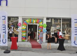 Türkiye Genelinde Açılış Organizasyonu Yaptığımız Firmalar turkiye genelinde acilis organizasyonu yaptigimiz firmalar 3 İzmir Organizasyon Türkiye genelinde açılış organizasyonu yaptığımız firmalar her gün sayısını artırmaktadır. İzmir Organizasyon firması olarak, 2004 yılından bu yana İzmir başta olmak üzere, İzmir ve yakın çevresinde, Ege Bölgesi’nde ve hatta tüm Türkiye’de açılış organizasyonu ve her türlü organizasyon hizmeti veriyoruz. Bugüne kadar kendi sektörlerinde, alanlarında uzman olan markaların, firmaların, kurum ve kuruluşların açılış organizasyonlarını gerçekleştirdik. Bu firmaların, markaların özel gün etkinliklerini ve kutlamalarını da yapmaya devam etmekteyiz. Profesyonel bir ekibe sahip olduğumuz ve kaliteli hizmet verdiğimiz için büyük markalarla çalışabilme şansına erişiyoruz. Müşterilerimizse bize güç veriyor, destek veriyorlar. Türkiye genelinde açılış organizasyonu yaptığımız firmalar ve markalar işbirliğiyle, ekibimizi ve vizyonumuzu giderek daha çok geliştiriyor ve büyütüyoruz. Açılış organizasyonu ve açılış organizasyonu benzeri yıl dönümü organizasyonları ile ilgili ayrıntılı bilgi almak için İzmir Organizasyon müşteri temsilcimize ulaşabilir ya da acilisorganizasyonu.com.tr adresimizi ziyaret edebilirsiniz. Karşılama Hostesi ve Bistro Masa Kiralama Açılış Organizasyonu