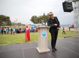 Uçurtma Şenliği Organizasyonu ucurtma senligi organizasyonu 13 İzmir Organizasyon Uçurtma şenliği organizasyonu ile İzmir Organizasyon şirketimiz renkli ve unutulmayacak bir organizasyonda hizmet verdi. Festival ve şenlik organizasyonu, piknik organizasyonu, kurumsal organizasyonlar ve organizasyon sektöründe hizmet veren firmamız bu kezde uçurtma şenliği organizasyonu için çıktı yollara. 15 yılı aşkın süredir animasyon, organizasyon, ajans ve ekipman kiralama hizmetleriyle başta İzmir olmak üzere, Ege Bölgesi ve Türkiye'nin pek çok noktasına ulaşan İzmir Organizasyon firmamız Menderes'te gerçekleşecek Uçurtma şenliği organizasyonu ile hafızalarda iz bırakacak anlar yaşattı davetlilere. Organizasyon öncesinde, İzmir Organizasyon şirketimize ulaşan kurum yetkilisi ile neler yapabileceğimiz ve hizmetlerimiz hakkında ayrıntılı olarak görüşmelerimize devam ettik. Daha öncede yapmış olduğumuz organizasyonlardan ve deneyimlerimizden de yola çıkarak animasyon ekibi, şişme oyun parkurları, profesyonel sunucu, gibi etkinliklere yer vermeyi planladık. Görüşmelerimizin ardından Menderes'te gerçekleşecek organizasyon için hazırlıklarımıza başladık. İzmir MC Show