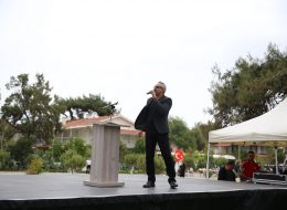 Uçurtma Şenliği Organizasyonu ucurtma senligi organizasyonu 14 İzmir Organizasyon Uçurtma şenliği organizasyonu ile İzmir Organizasyon şirketimiz renkli ve unutulmayacak bir organizasyonda hizmet verdi. Festival ve şenlik organizasyonu, piknik organizasyonu, kurumsal organizasyonlar ve organizasyon sektöründe hizmet veren firmamız bu kezde uçurtma şenliği organizasyonu için çıktı yollara. 15 yılı aşkın süredir animasyon, organizasyon, ajans ve ekipman kiralama hizmetleriyle başta İzmir olmak üzere, Ege Bölgesi ve Türkiye'nin pek çok noktasına ulaşan İzmir Organizasyon firmamız Menderes'te gerçekleşecek Uçurtma şenliği organizasyonu ile hafızalarda iz bırakacak anlar yaşattı davetlilere. Organizasyon öncesinde, İzmir Organizasyon şirketimize ulaşan kurum yetkilisi ile neler yapabileceğimiz ve hizmetlerimiz hakkında ayrıntılı olarak görüşmelerimize devam ettik. Daha öncede yapmış olduğumuz organizasyonlardan ve deneyimlerimizden de yola çıkarak animasyon ekibi, şişme oyun parkurları, profesyonel sunucu, gibi etkinliklere yer vermeyi planladık. Görüşmelerimizin ardından Menderes'te gerçekleşecek organizasyon için hazırlıklarımıza başladık. Sunucu Temini ve MC Show