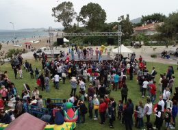 Uçurtma Şenliği Organizasyonu ucurtma senligi organizasyonu İzmir Organizasyon Uçurtma şenliği organizasyonu ile İzmir Organizasyon şirketimiz renkli ve unutulmayacak bir organizasyonda hizmet verdi. Festival ve şenlik organizasyonu, piknik organizasyonu, kurumsal organizasyonlar ve organizasyon sektöründe hizmet veren firmamız bu kezde uçurtma şenliği organizasyonu için çıktı yollara. 15 yılı aşkın süredir animasyon, organizasyon, ajans ve ekipman kiralama hizmetleriyle başta İzmir olmak üzere, Ege Bölgesi ve Türkiye'nin pek çok noktasına ulaşan İzmir Organizasyon firmamız Menderes'te gerçekleşecek Uçurtma şenliği organizasyonu ile hafızalarda iz bırakacak anlar yaşattı davetlilere. Organizasyon öncesinde, İzmir Organizasyon şirketimize ulaşan kurum yetkilisi ile neler yapabileceğimiz ve hizmetlerimiz hakkında ayrıntılı olarak görüşmelerimize devam ettik. Daha öncede yapmış olduğumuz organizasyonlardan ve deneyimlerimizden de yola çıkarak animasyon ekibi, şişme oyun parkurları, profesyonel sunucu, gibi etkinliklere yer vermeyi planladık. Görüşmelerimizin ardından Menderes'te gerçekleşecek organizasyon için hazırlıklarımıza başladık. Palyaço Kiralama