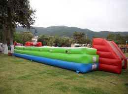 Uçurtma Şenliği Organizasyonu ucurtma senligi organizasyonu 4 İzmir Organizasyon Uçurtma şenliği organizasyonu ile İzmir Organizasyon şirketimiz renkli ve unutulmayacak bir organizasyonda hizmet verdi. Festival ve şenlik organizasyonu, piknik organizasyonu, kurumsal organizasyonlar ve organizasyon sektöründe hizmet veren firmamız bu kezde uçurtma şenliği organizasyonu için çıktı yollara. 15 yılı aşkın süredir animasyon, organizasyon, ajans ve ekipman kiralama hizmetleriyle başta İzmir olmak üzere, Ege Bölgesi ve Türkiye'nin pek çok noktasına ulaşan İzmir Organizasyon firmamız Menderes'te gerçekleşecek Uçurtma şenliği organizasyonu ile hafızalarda iz bırakacak anlar yaşattı davetlilere. Organizasyon öncesinde, İzmir Organizasyon şirketimize ulaşan kurum yetkilisi ile neler yapabileceğimiz ve hizmetlerimiz hakkında ayrıntılı olarak görüşmelerimize devam ettik. Daha öncede yapmış olduğumuz organizasyonlardan ve deneyimlerimizden de yola çıkarak animasyon ekibi, şişme oyun parkurları, profesyonel sunucu, gibi etkinliklere yer vermeyi planladık. Görüşmelerimizin ardından Menderes'te gerçekleşecek organizasyon için hazırlıklarımıza başladık. İnsan Langırtı Kiralama