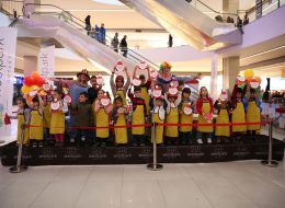 Westpark Avm Yılbaşı Etkinliği Organizasyonu westpark avm yilbasi etkinligi organizasyonu 17 İzmir Organizasyon Westpark Avm yılbaşı etkinliği organizasyonu, yepyeni bir hafta daha İzmir Organizasyon şirketimiz tarafından gerçekleştirildi. Avm etkinlikleri, açılış organizasyonu, açılış organizasyonu benzeri yıl dönümü etkinlikleri ve organizasyon alanında 2004 yılından beri hizmet veren İzmir Organizasyon şirketimiz İzmir, yakın çevresi ve Türkiye'nin dört bir noktasına ulaşmaktadır. %100 müşteri memnuniyeti ilkesiyle çalışan İzmir Organizasyon profesyonel ekibi ve kaliteli ekipmanlarıyla her daim yanı başınızda... Westpark Avm yılbaşı etkinliği organizasyonu için devam eden görüşmelerimiz esnasında yer vereceğimiz hizmetleri detaylandırdık. Aralık ayı boyunca hafta sonları düzenlenecek organizasyonda çocuklar için eğitici atölye çalışmaları düzenlenecek ve keyifli aktiviteler gerçekleştirilecekti. Çoraptan kardan adam yapımı, kozalak süsleme gibi etkinlikleri geride bırakmıştık. Yeni haftada ise çocukları bekleyen eğlenceli bir etkinlik daha vardı. Tabaktan Noel Baba yapımı ve yeni hafta için İzmir Organizasyon ekibi olarak çalışmalarımıza başlamıştık. Avm Etkinlikleri