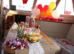 Yatta Sürpriz Doğum Günü Organizasyonu Tekne İçi Süsleme