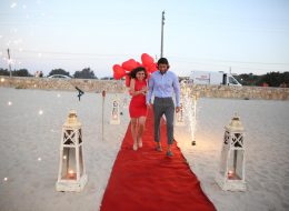 Yer Volkanları yer volkanlari 6 İzmir Organizasyon Yer volkanları kutlamalar, açılış organizasyonu, düğün, nişan ve sünnet organizasyonu, doğum günü organizasyonu, mezuniyet organizasyonu, yılbaşı gibi özel günlerinizde ışıltı şöleni yaratacaktır. Ayrıca yer volkanlarından yapılacak giriş yolu çok güzel bir görsel şov oluşturacaktır. Yürüyüş yolu dışında organizasyonun önemli anlarında yer volkanları kullanılır. Örneğin; Nikahta evet derken, pasta kesimi, yılbaşında yeni yıla girerken, mezuniyette kep atma töreninde coşkuyu ikiye katlar. Özel gün ve gecelerin olmazsa olmazıdır yer volkanı. İzmir Organizasyon olarak özel gün ve geceleriniz de daha da renk katmak adına profesyonel ekip ve ekipmanlarımızla sorunsuz bir şekilde gerçekleştirebiliriz. Volkanların zamanında patlaması çok önemlidir. Zamanında patlamayan yer volkanlarının hiç bir anlamı yoktur. Bu yüzden uzman kişilerle çalışıp işinizi garantiye almalısınız. Uzaktan kumanda sistemiyle bütün yer volkanlarını aynı anda elektrikli ateşleme sistemimizle yakabiliyoruz. Türkiye'nin neresinde olursanız olun biz gelebiliriz. Yeter ki siz isteyin. Yeterli teknik ekipmanımız ve profesyonel teknik kadromuz vardır. Pyro Teknik Hizmetler ve Yer Volkanı Gösterisi İzmir